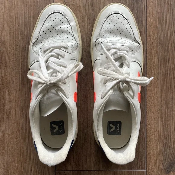 Veja V-90 leather sneaker men’s size 9 - Picture 1 of 3